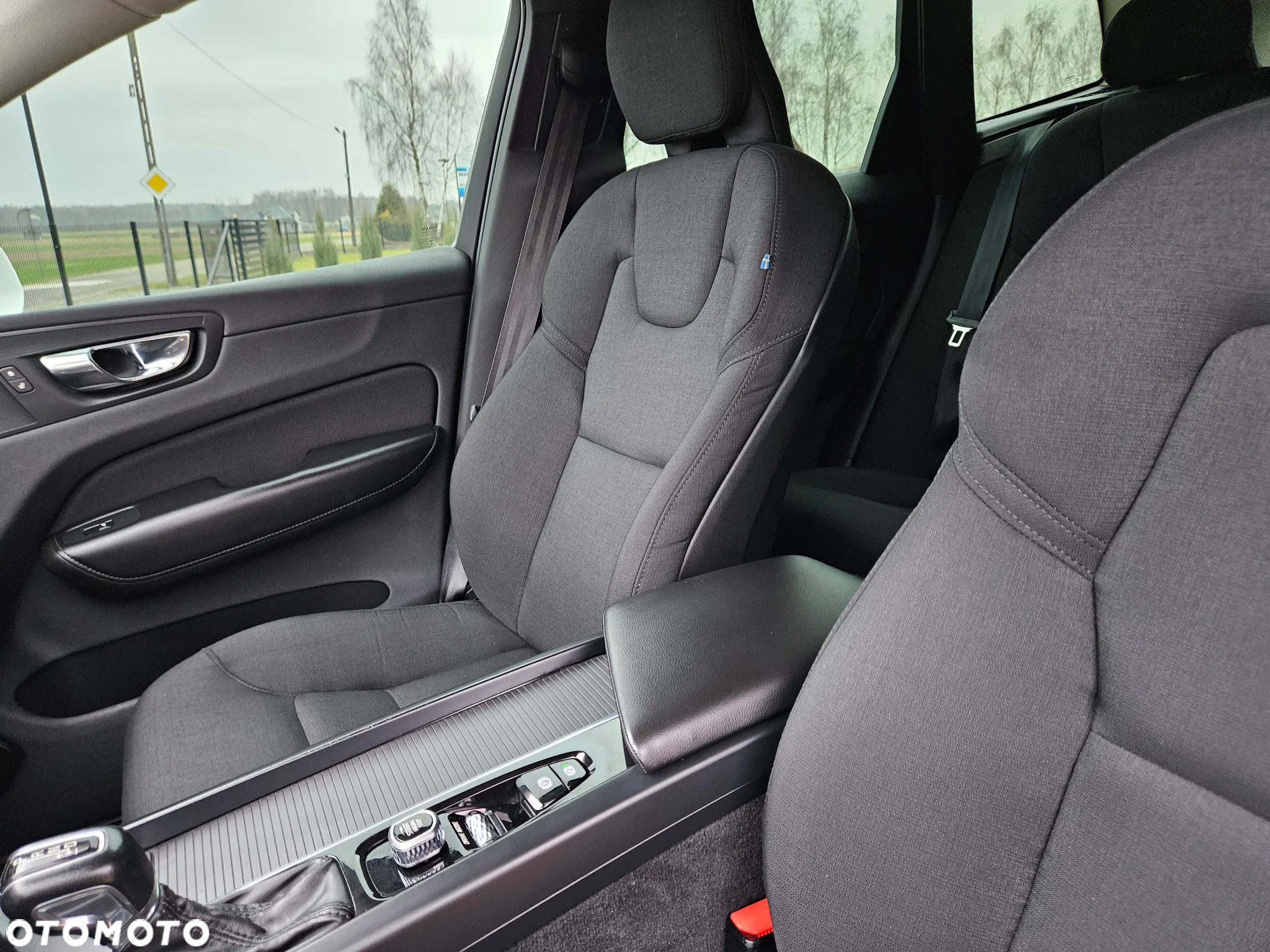 Volvo XC 60 T4 Momentum Pro - 28