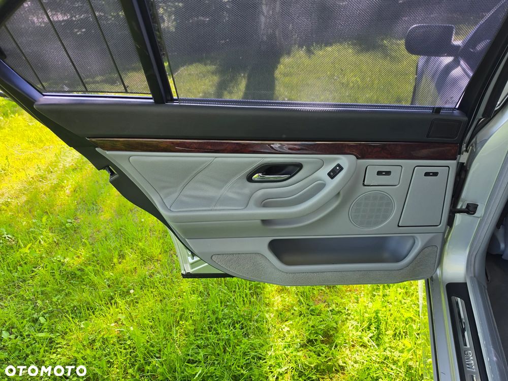 BMW Seria 7 740iL - 36