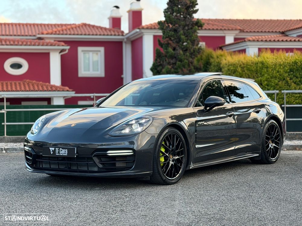 Porsche Panamera Sport Turismo 4 E-Hybrid - 1