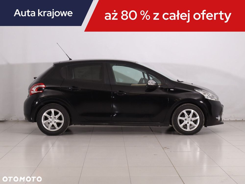 Peugeot 208 - 8