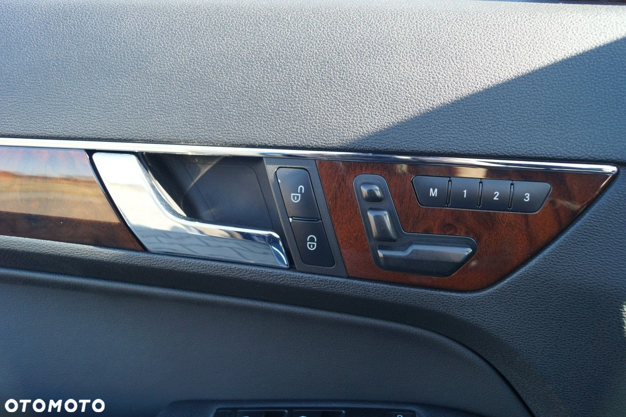 Mercedes-Benz Klasa E - 28