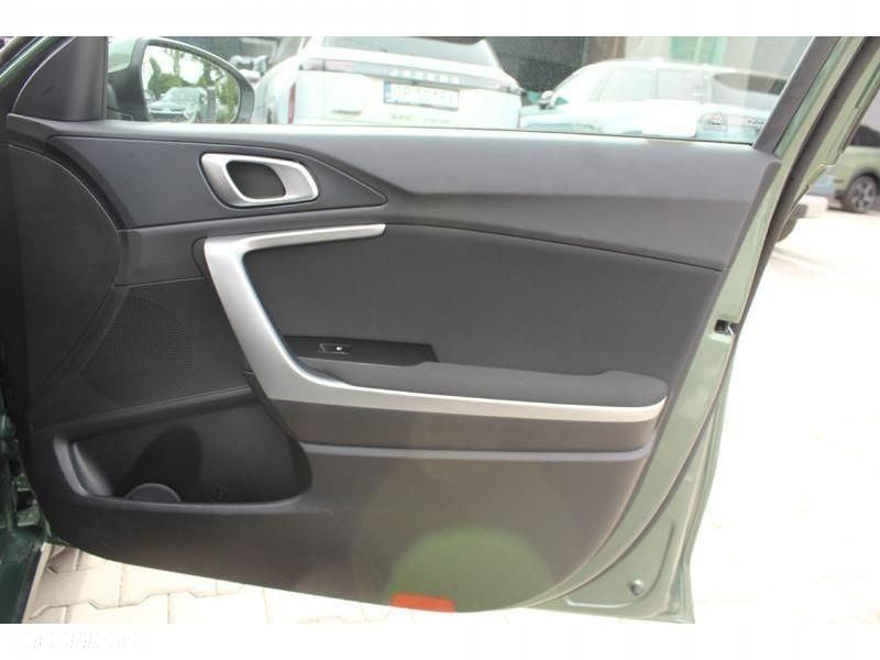Kia Ceed - 36