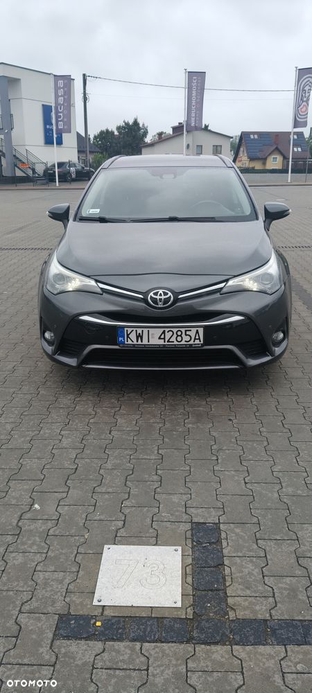 Toyota Avensis 2.0 D-4D Premium - 2