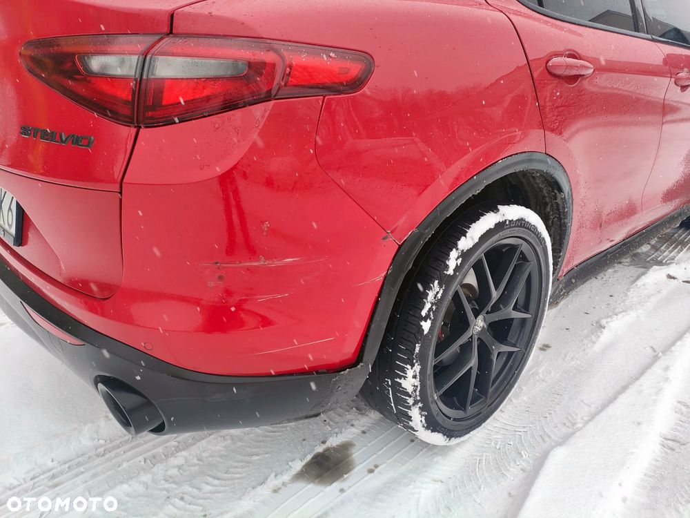 Alfa Romeo Stelvio 2.0 Turbo 16V AT8-Q4 Ti - 17