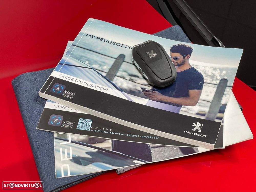 Peugeot 2008 1.2 PureTech Allure EAT8 - 4