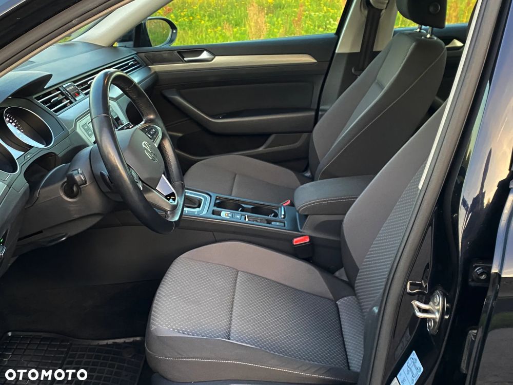 Volkswagen Passat - 19