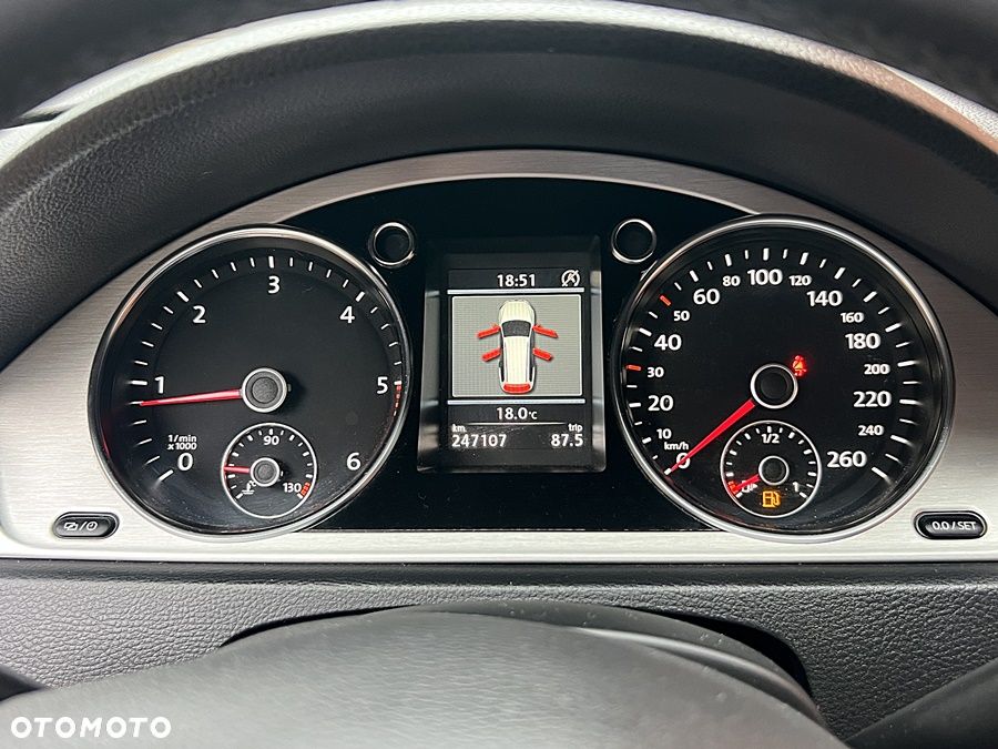Volkswagen Passat 2.0 TDI DPF Highline - 26