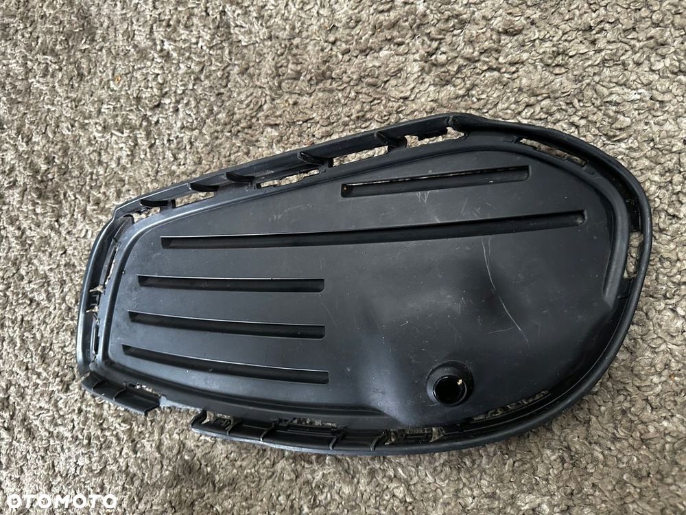 MERCEDES BENZ C-KL W205 14 - Atrapa kratka zderzaka prawa A2058854123 - 2