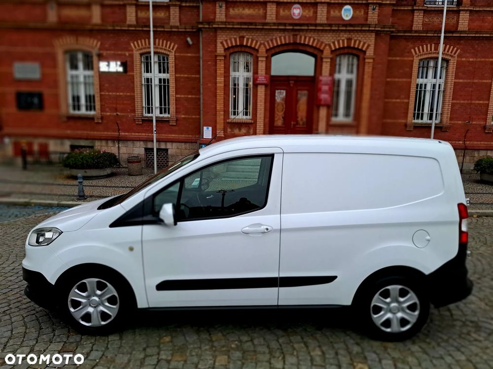 Ford Transit Courier - 9