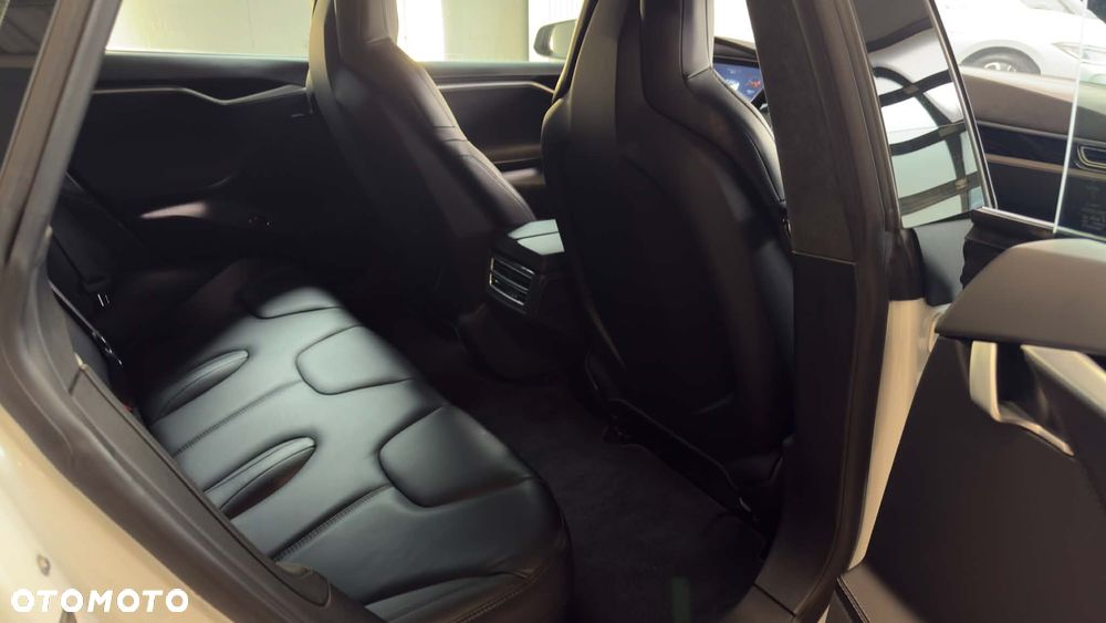 Tesla Model S - 6
