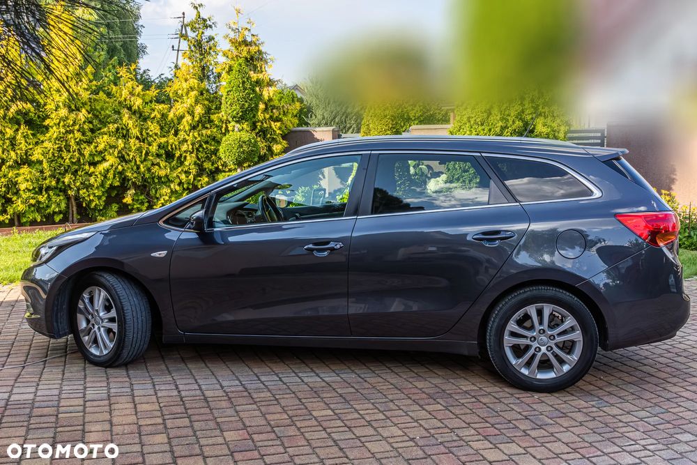 Kia Ceed 1.6 GDI Dream Team Edition - 8