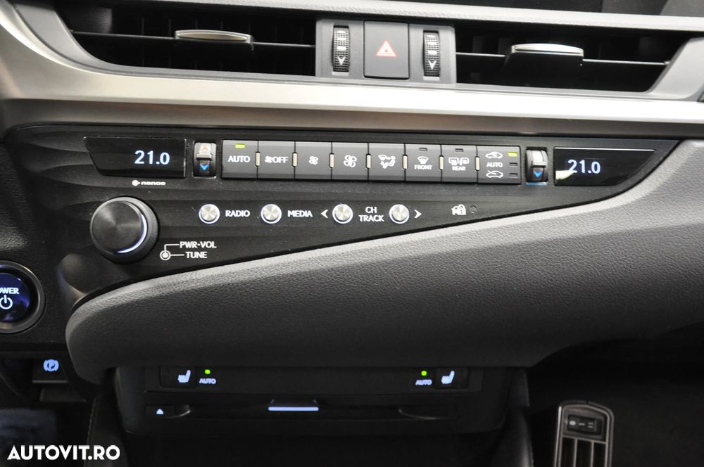 Lexus Seria ES 300h Executive - 17
