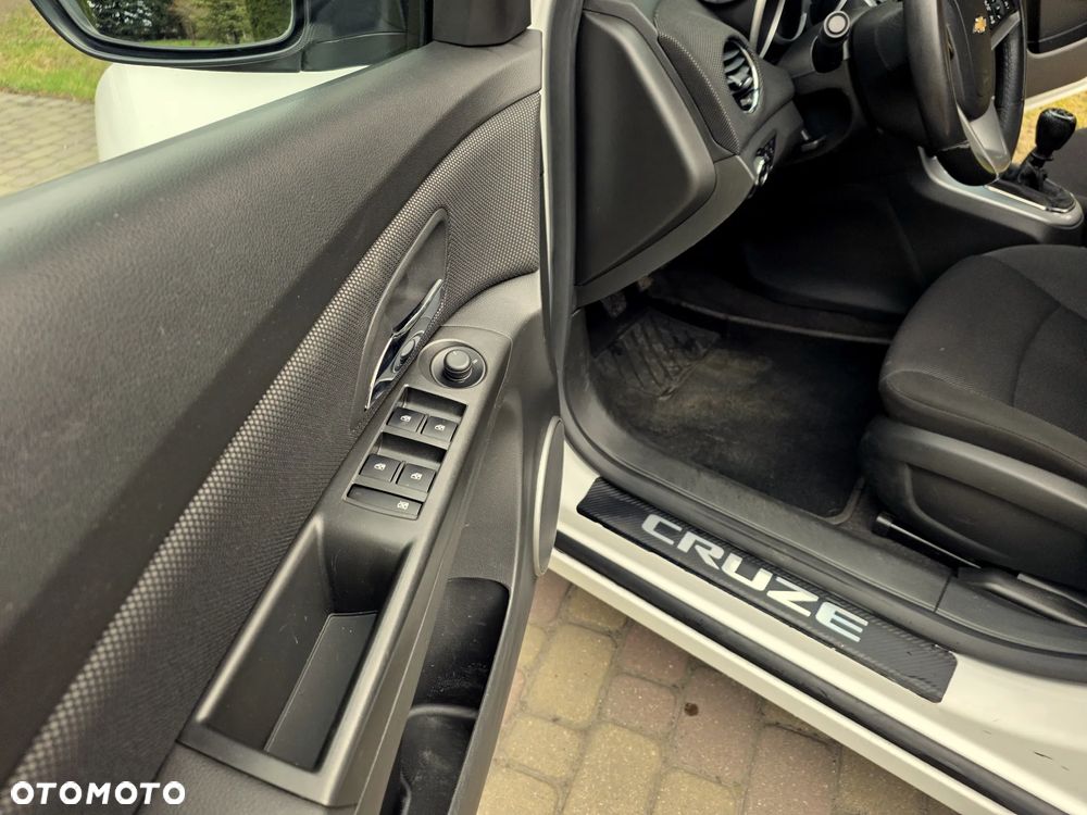 Chevrolet Cruze 1.7 D LT+ - 23