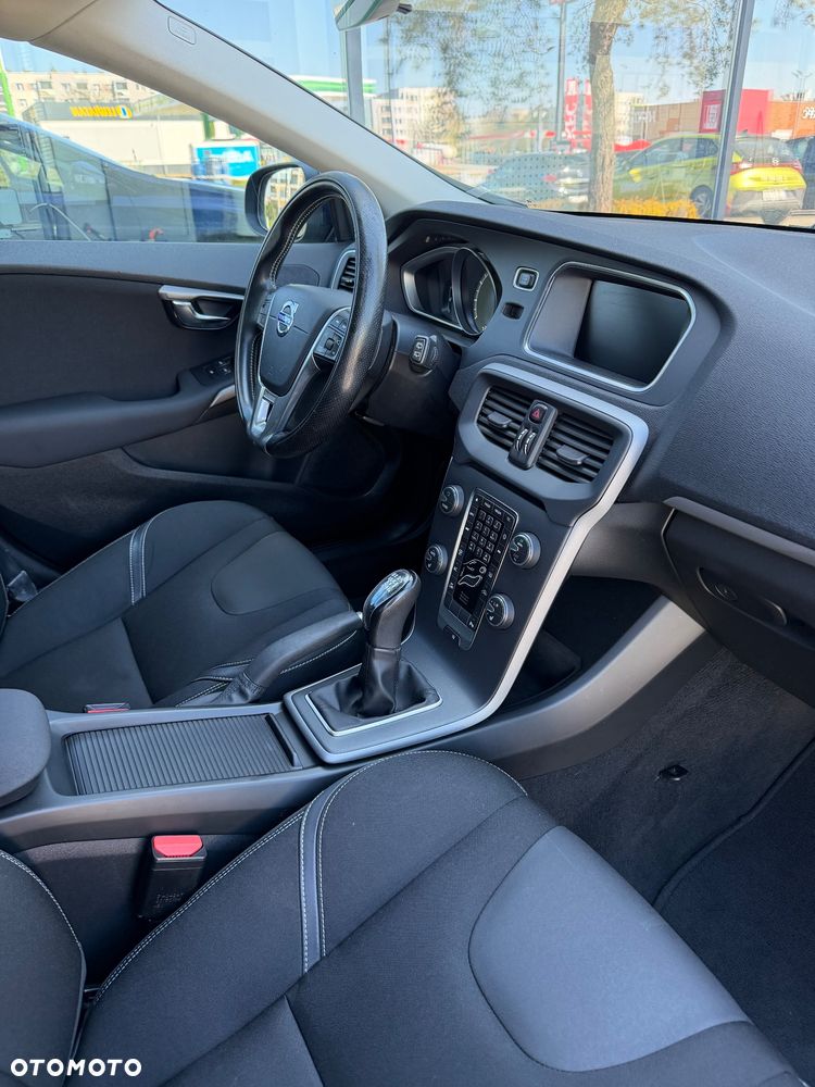 Volvo V40 T3 Momentum - 19