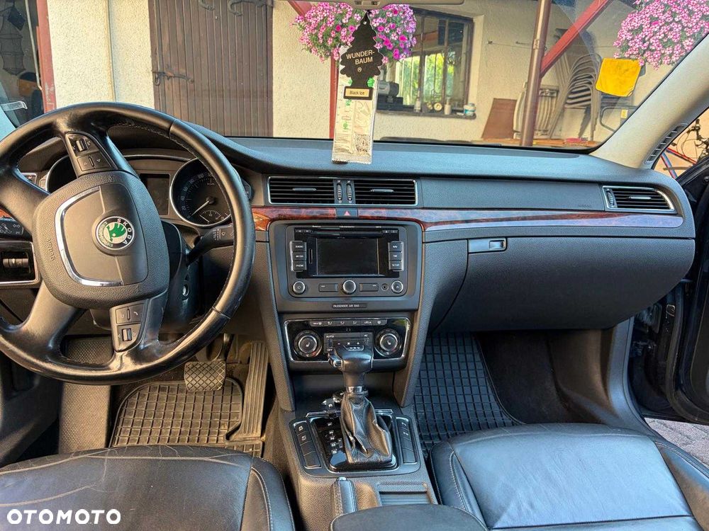 Skoda Superb 2011 photo 5