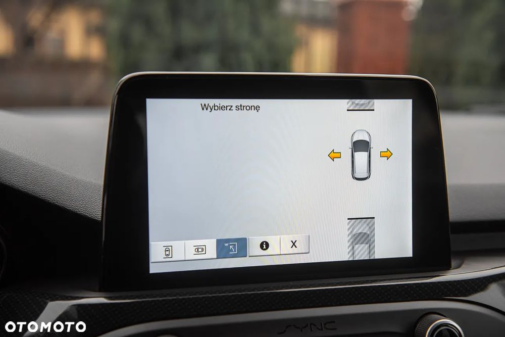 Ford Focus Turnier 2.0 TDCi DPF Start-Stopp-System ST-Line - 25