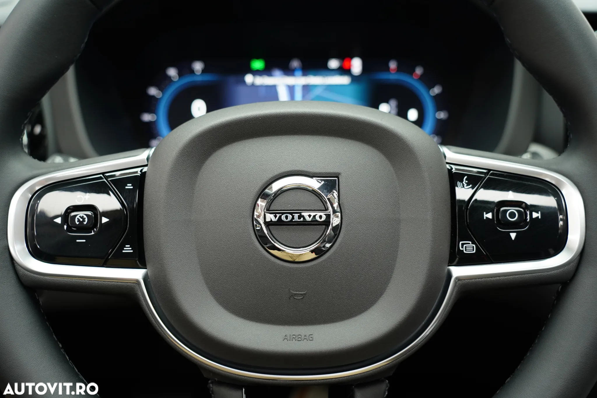 Volvo XC 60 B4 D Plus Dark - 24