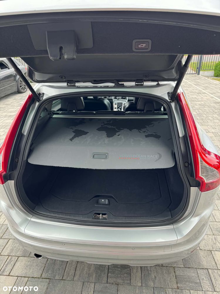 Volvo XC 60 D3 Drive-E Ocean Race - 9