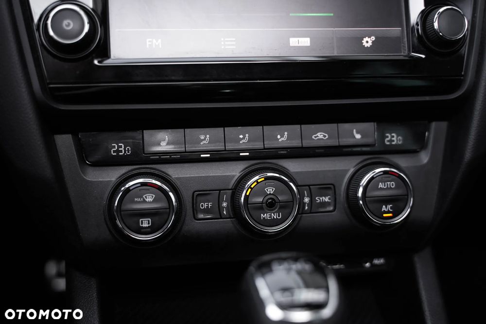 Skoda Octavia 2.0 TDI RS DSG - 30