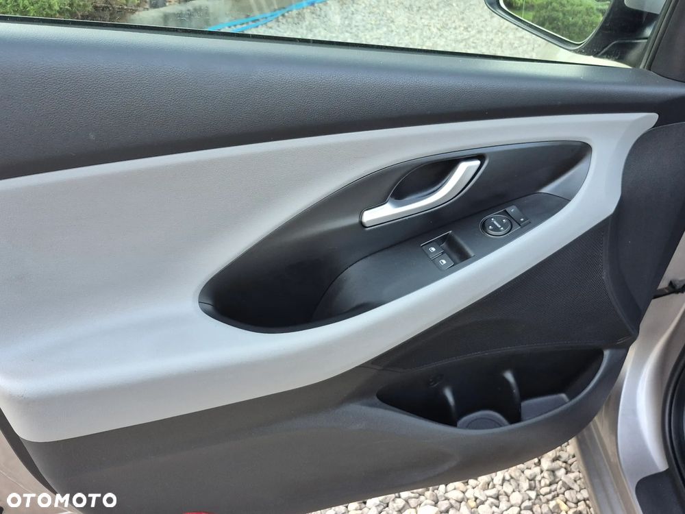 Hyundai i30 1.4 Family - 13