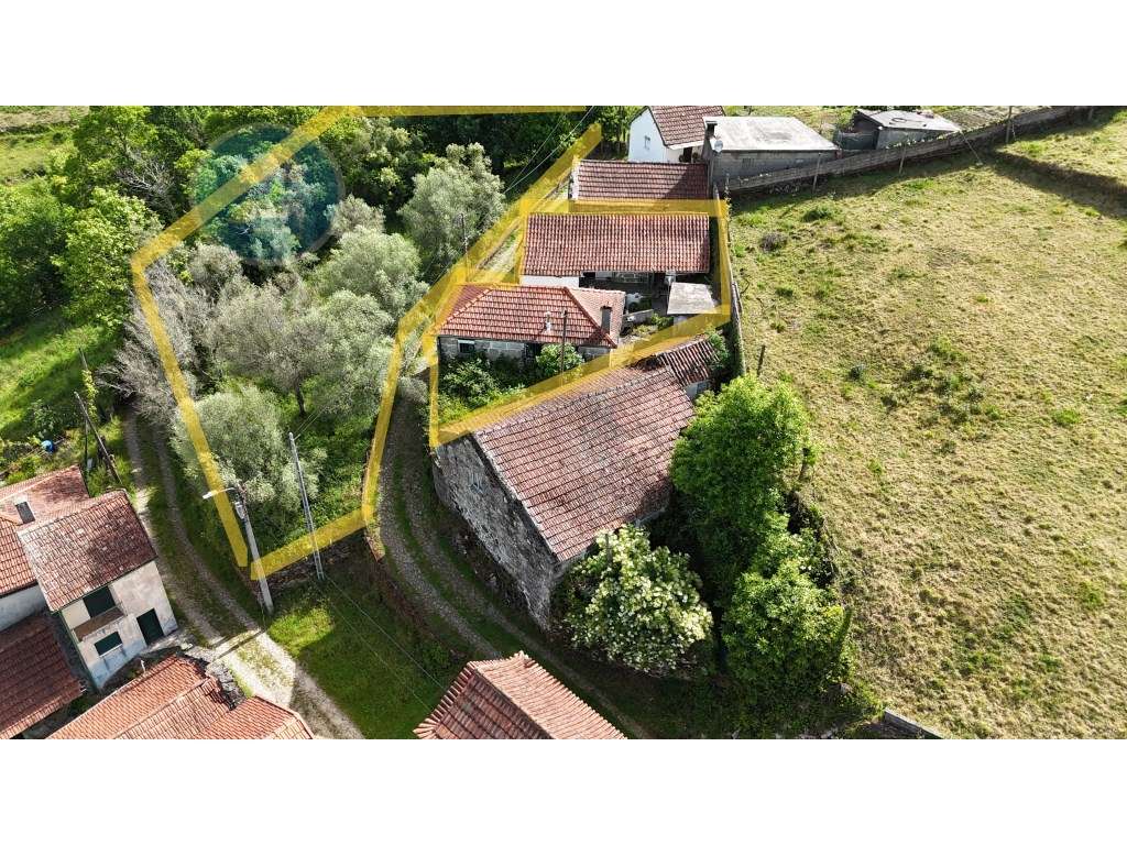 Casa Rústica em Pedra com Terreno para Restauro - Cambeses, Cabecei... - Grande imagem: 2/60