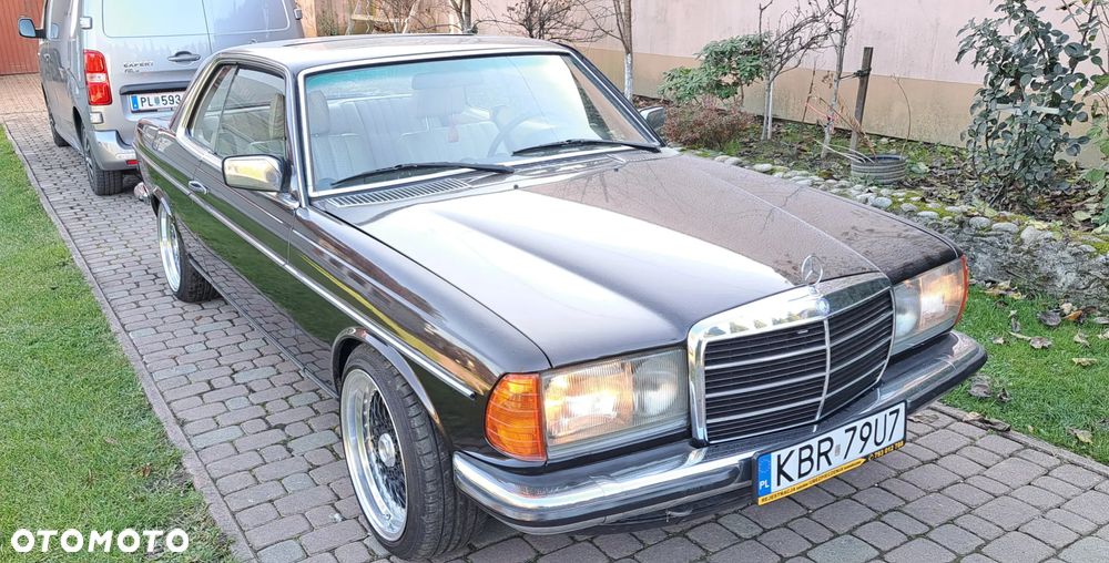 Mercedes-Benz W123 - 1