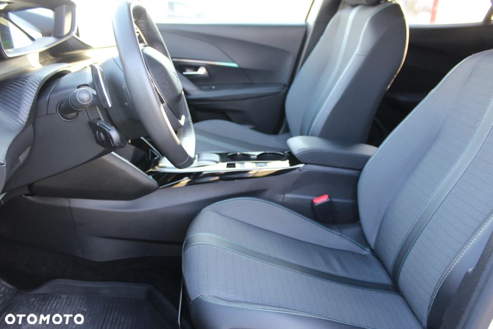 Peugeot 2008 1.2 PureTech Active S&S EAT8 - 11