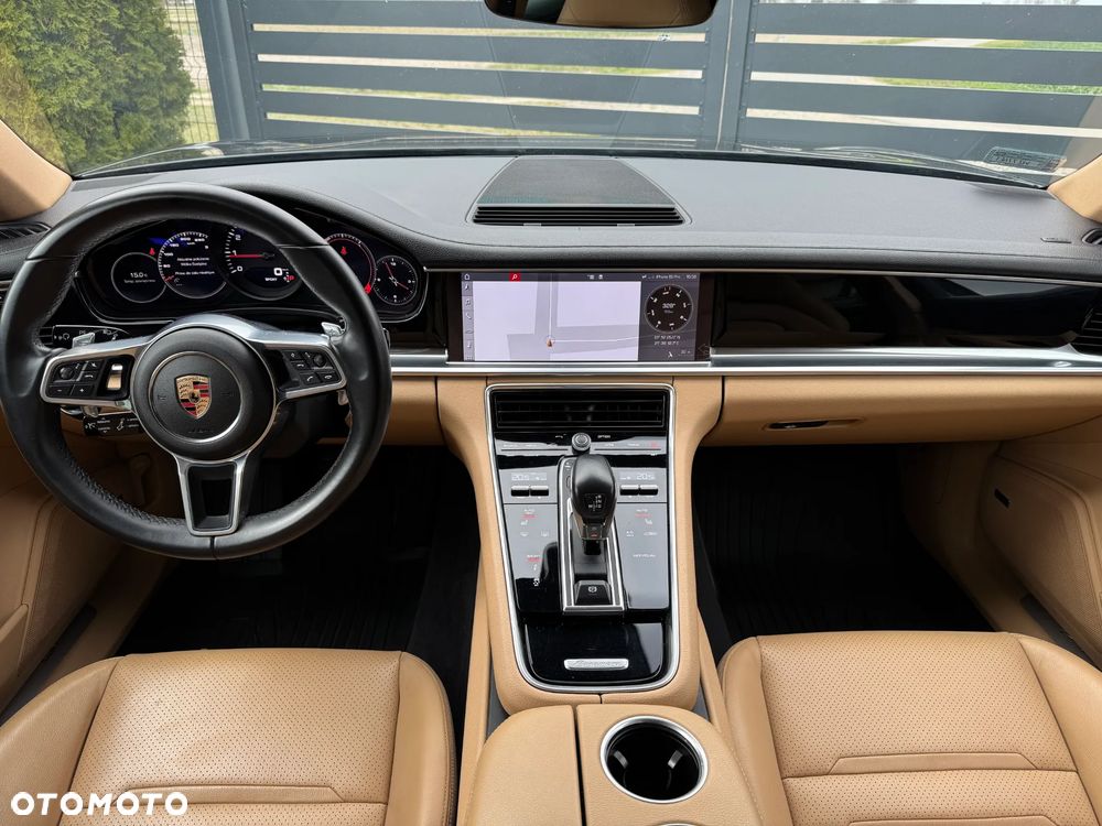 Porsche Panamera 4 - 19