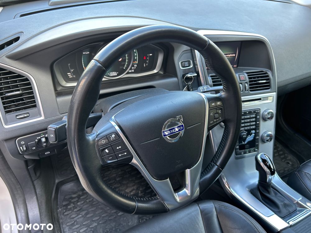 Volvo XC 60 D3 Drive-E Momentum - 26