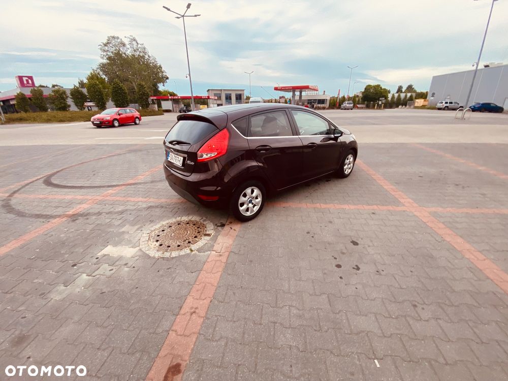 Ford Fiesta 1.6 TDCi DPF Ghia - 5