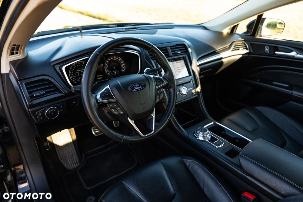 Ford Fusion 2.0 EcoBoost Titanium - 11