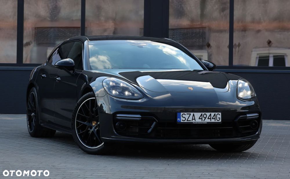 Porsche Panamera GTS Sport Turismo - 1