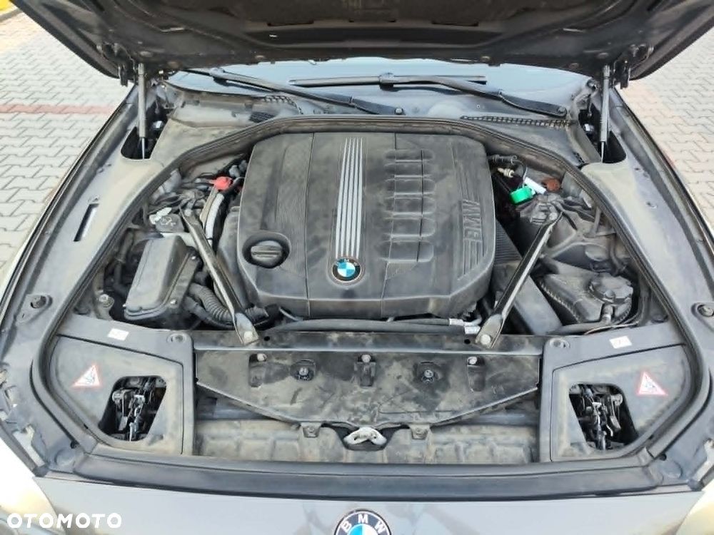 BMW Seria 5 525d - 25