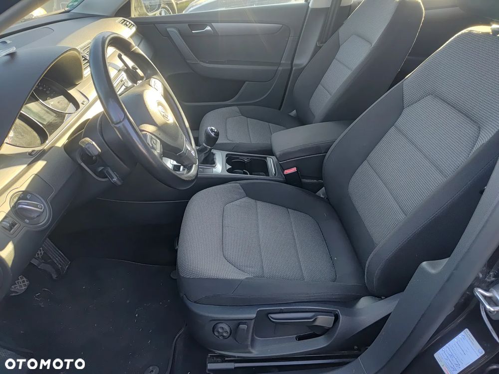 Volkswagen Passat 2.0 TDI Comfortline - 18