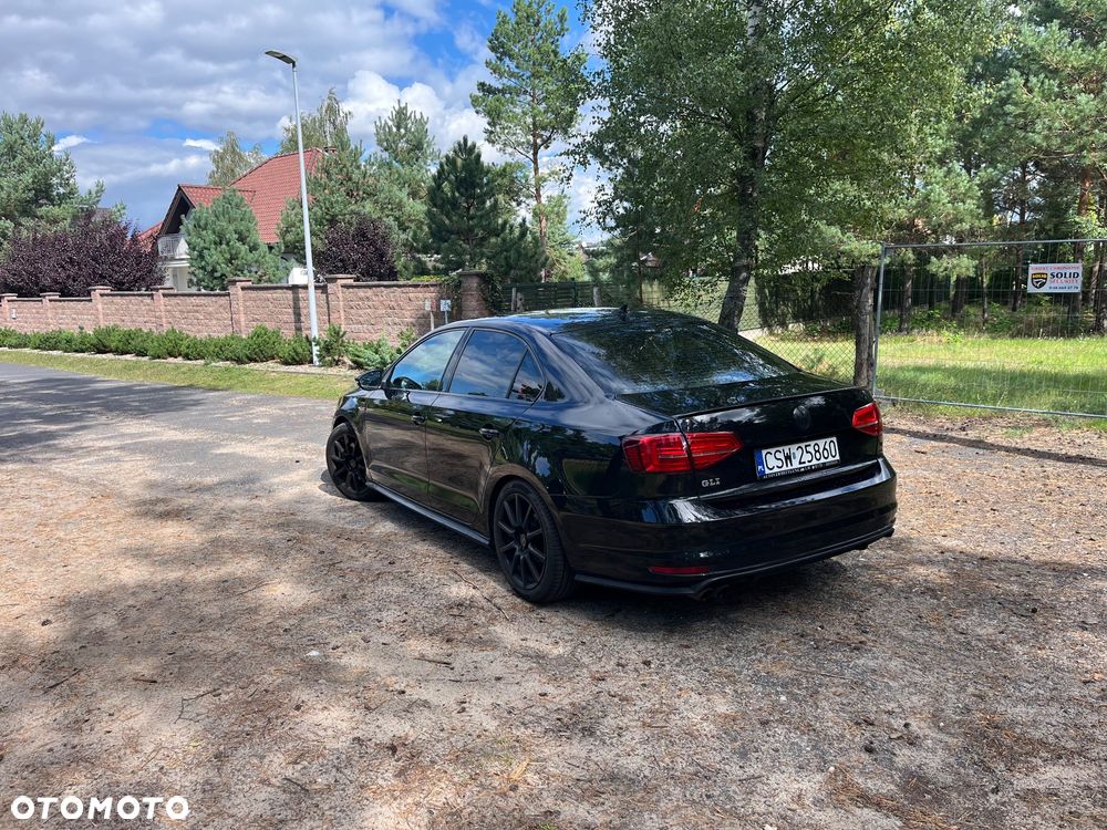 Volkswagen Jetta - 5