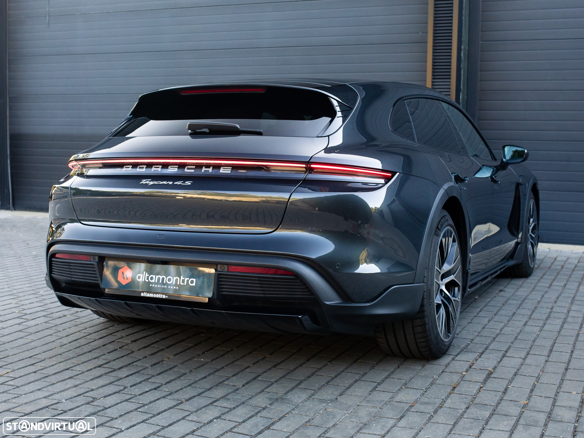 Porsche Taycan Cross Turismo 4S - 14