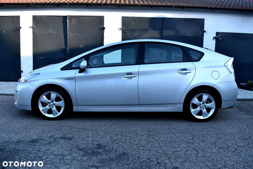 Toyota Prius (Hybrid) Executive - 4