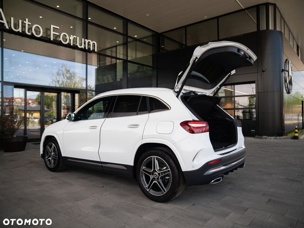 Mercedes-Benz GLA - 28