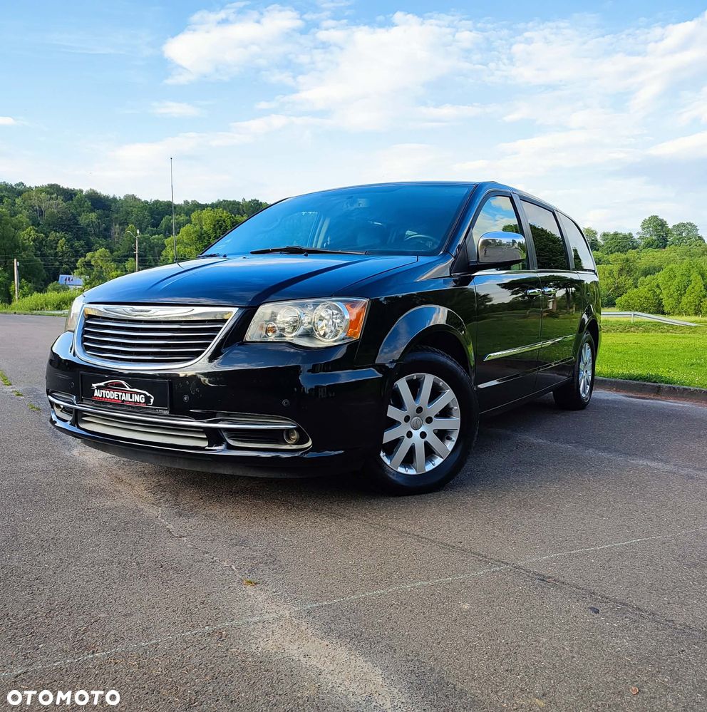Chrysler Town & Country 3.6 Limited - 10