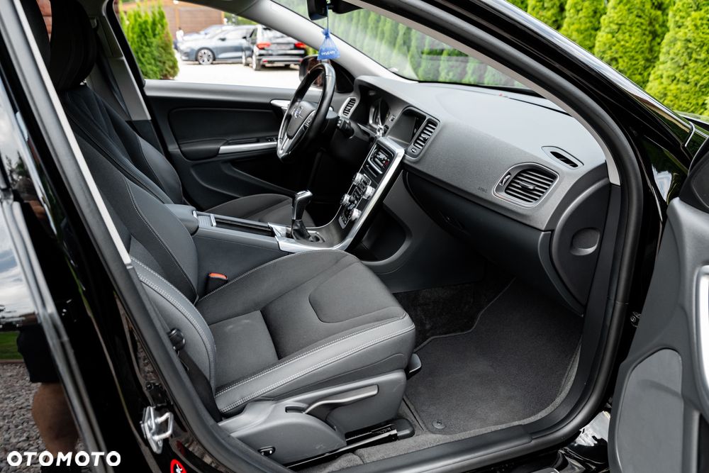 Volvo V60 D4 - 24
