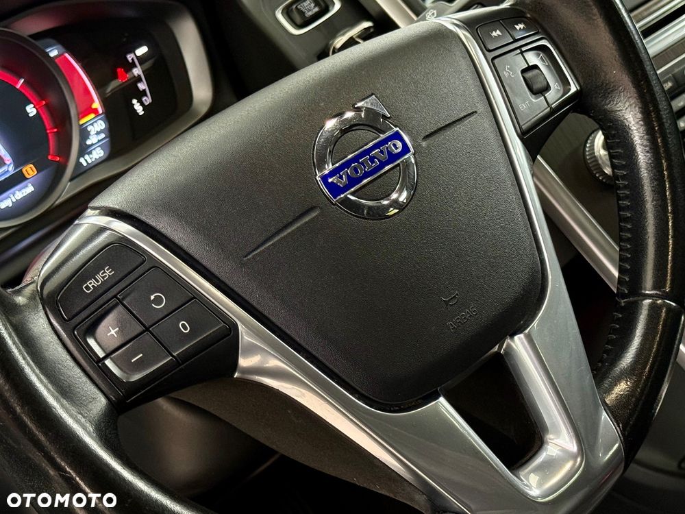 Volvo XC 60 D3 Drive-E R-Design Momentum - 16