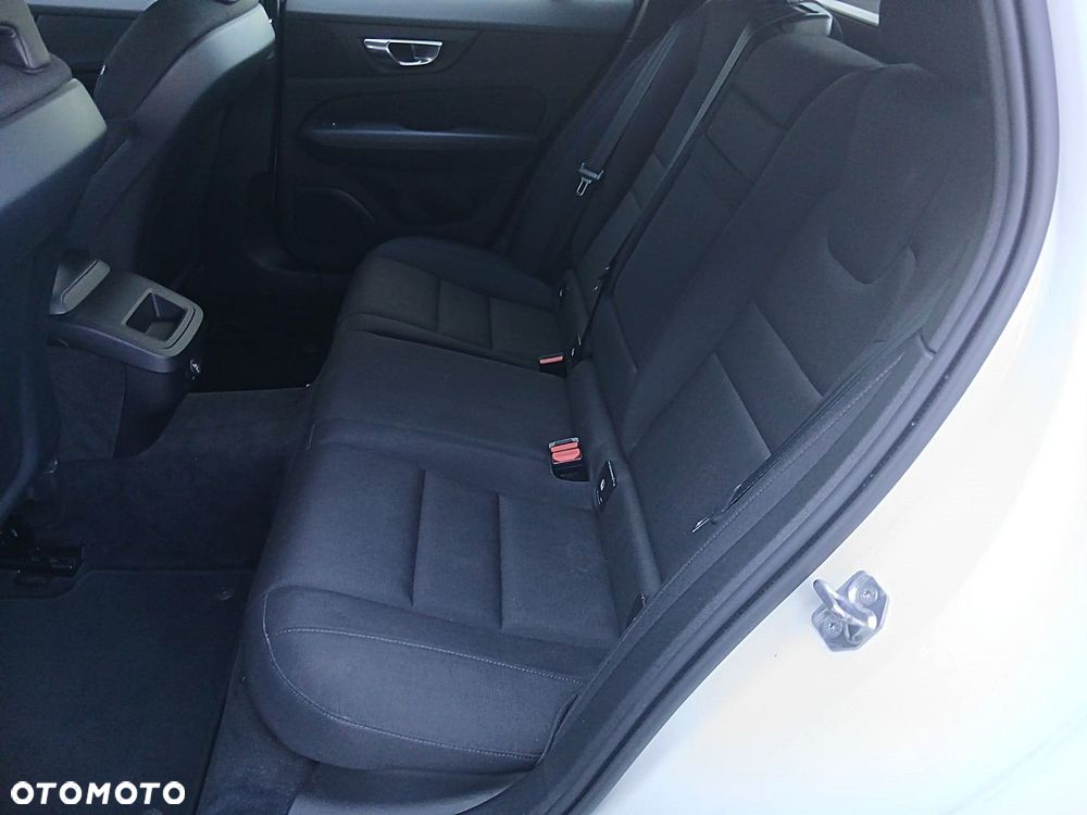 Volvo V60 T4 Momentum - 36