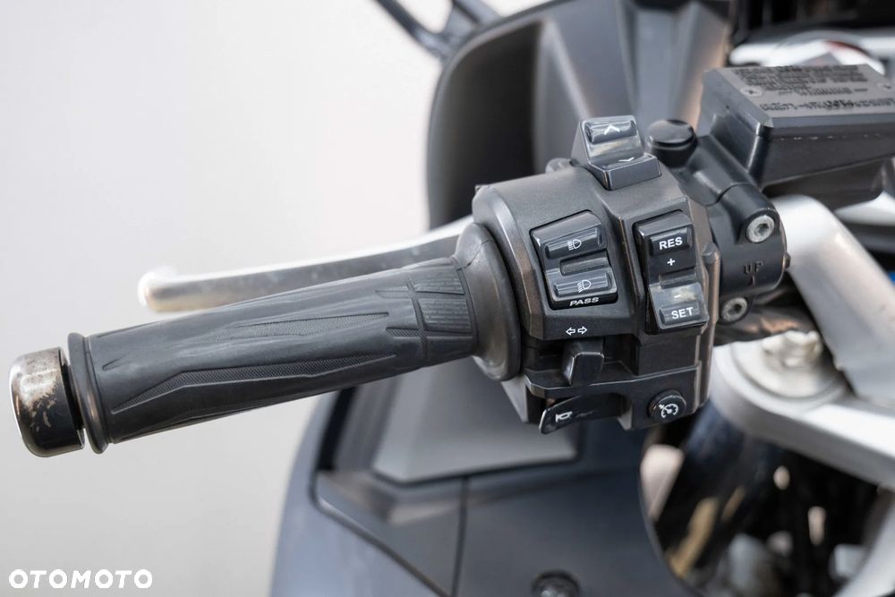 Yamaha FJR - 27