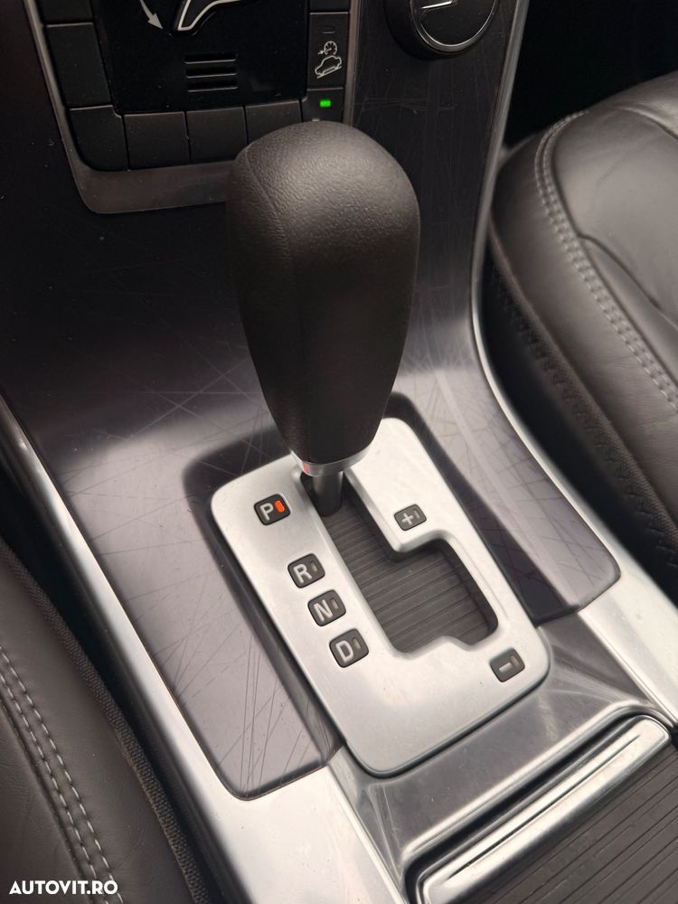 Volvo XC 60 D4 AWD Geartronic Ocean Race - 23