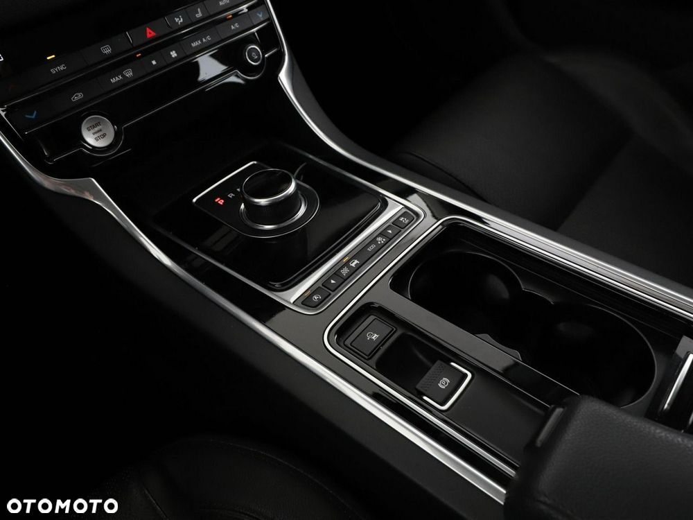 Jaguar XF E-Performance Prestige - 30