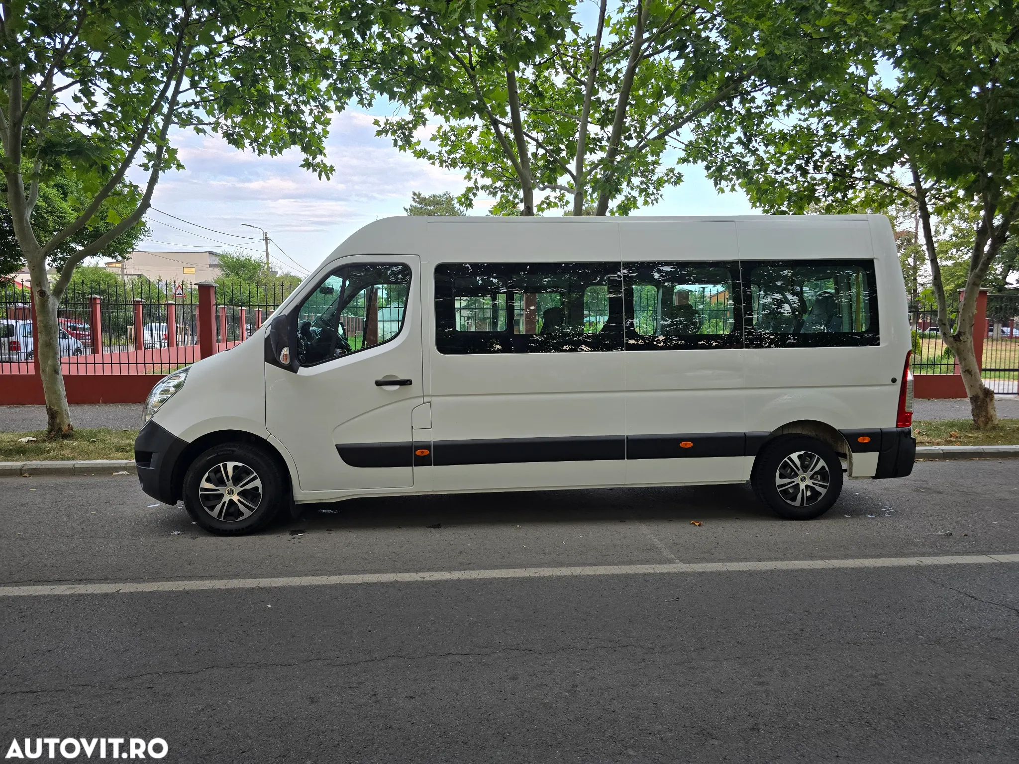 Renault Master 2.3 dCi 110 Combi 3,5t L2H2 8+1 locuri 4,7 m3 Confort - 7