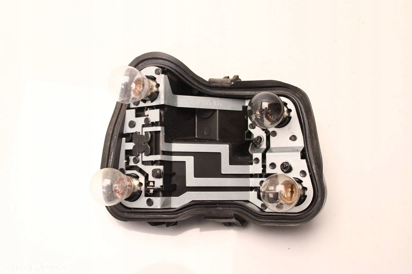 WKŁAD LAMPY GNIAZDO ŻARÓWEK PRAWY TYŁ AUDI A4 B7 SEDAN 965084 - 1