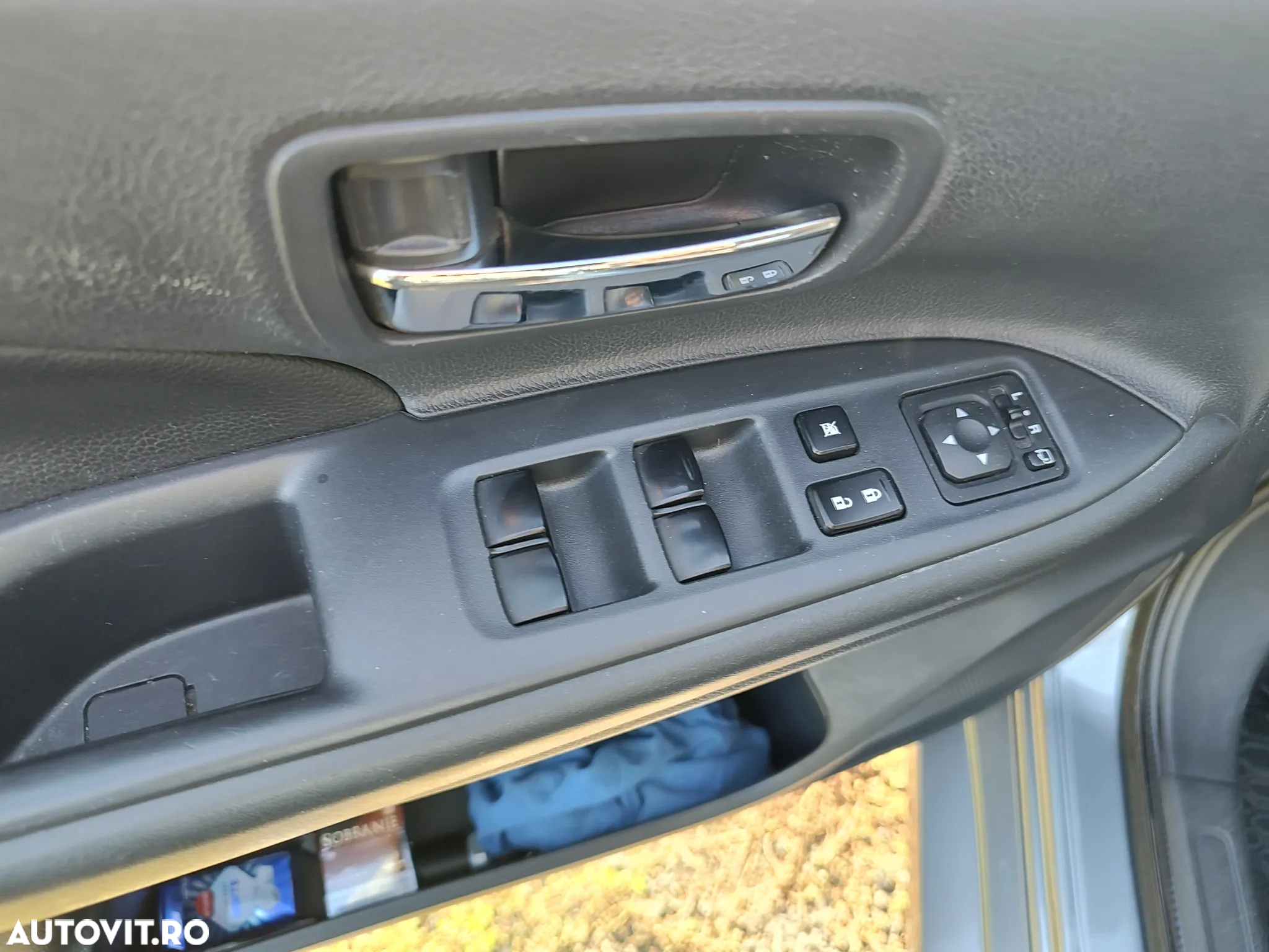 Mitsubishi Outlander 2.0 4WD Plug-In Hybrid - 12
