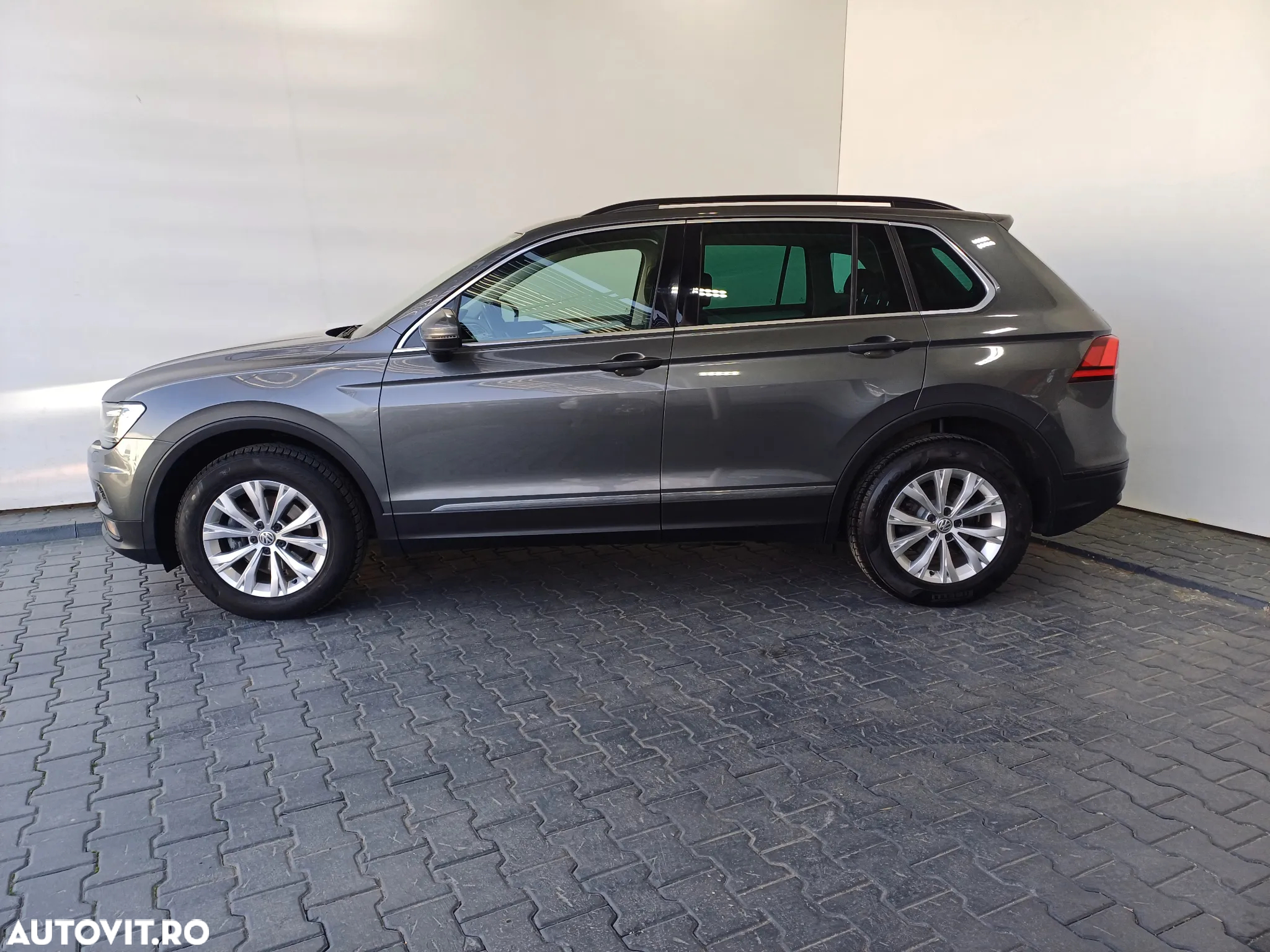Volkswagen Tiguan 2.0 TDI 4Mot DSG Comfortline - 2