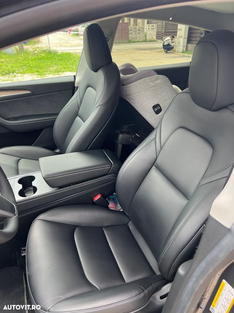 Tesla Model Y - 5